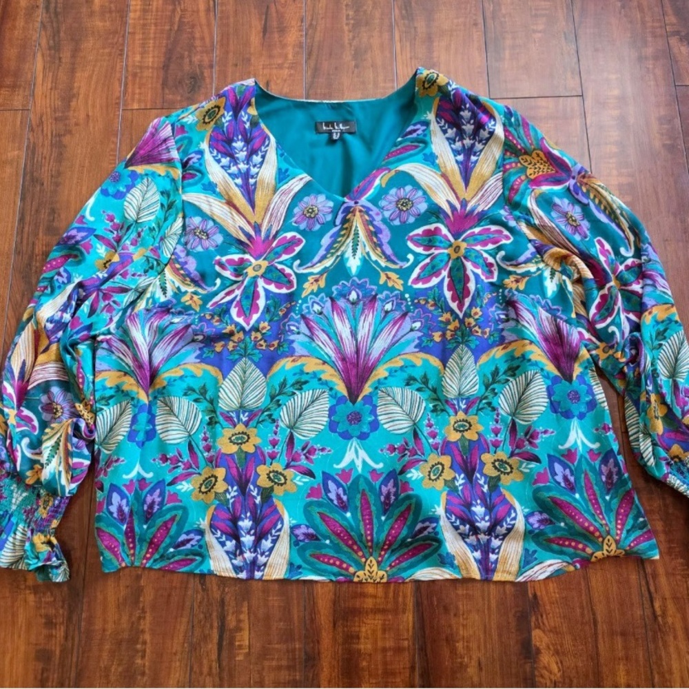 Nicole‎ Miller Top Blouse V-neck Green Size 1XL Floral Ruffle Cuff NWT $88